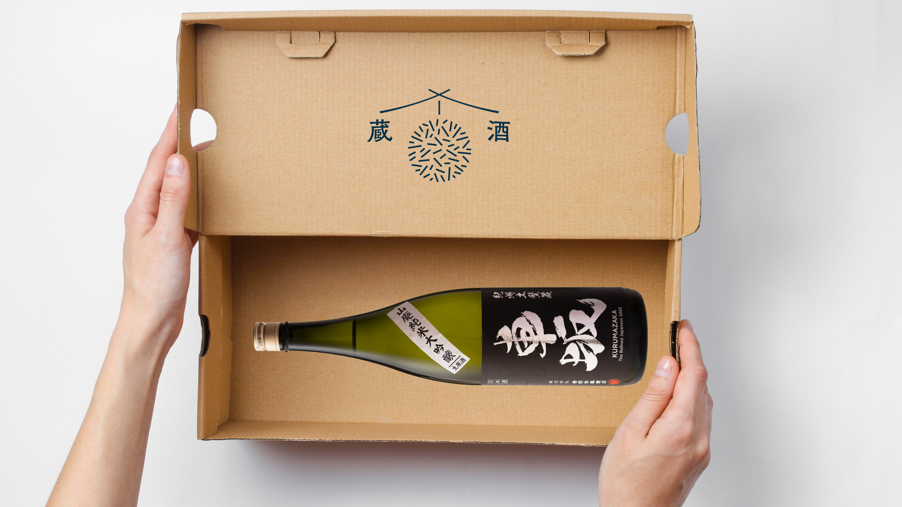 Kurashu shipping box with sake bottle soon launching cross-border sales to various countries